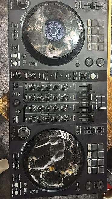 Kitablar və jurnallar: Pioneer DJ DDJ‑FLX6 4‑kanallı DJ kontrolörü Sumkasi uzerinde verilir — 1