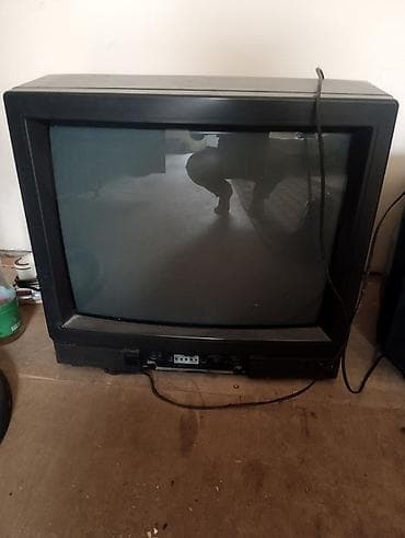 islemeyen televizor aliram: Klassik kineskop (CRT) televizor - Rəng: qara - Ekran: təxminən 21–25 — 1