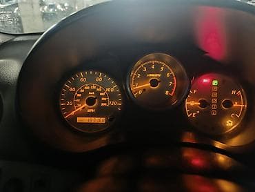 rustavis avto bazari: Toyota RAV4, qara rəng, kompakt SUV. Əsas xüsusiyyətlər: - Korpus: 5 — 4