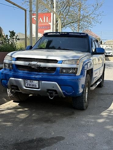 e 250 mercedes: Chevrolet Avalanche: 3.2 l | 2002 il Pikap — 1