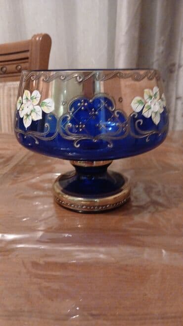 Vazalar: Bir vaza, Bogem şüşəsi — 1