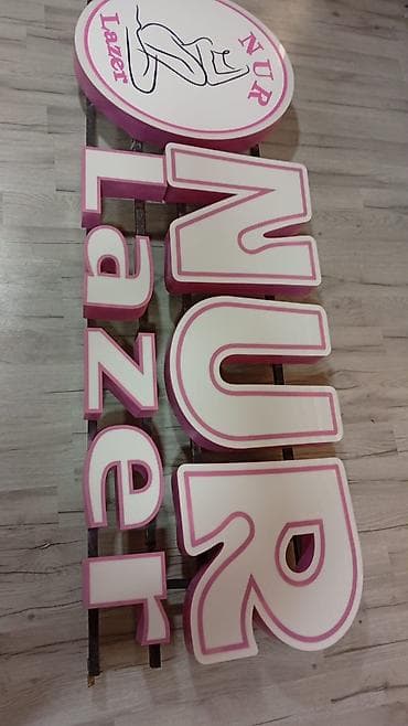 “NUR Lazer” üçün həcmi işıqlandırıla bilən reklam lövhəsi. Salon
