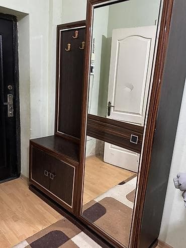 İşlənmiş, 1 qapı, Güzgülü, Qəhvəyi, Digər material, Açılan, Düz dolab