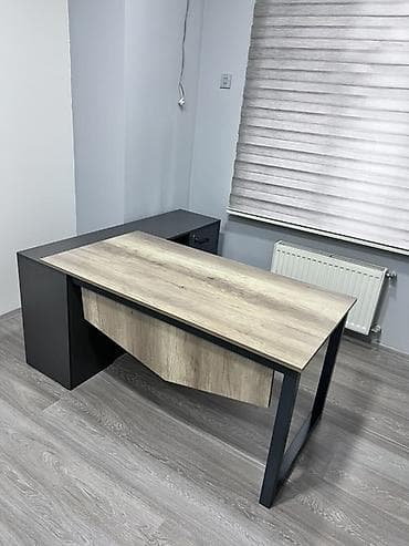 Müdir üçün, Künc masa