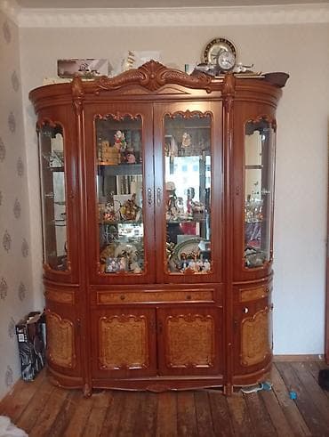 Klassik üslubda böyük vitrin-bufet - Material: massiv ağac və şpon