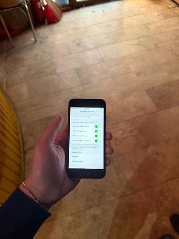 ikinci el iphone 13: IPhone SE 2020, 64 GB, Qırmızı, Barmaq izi — 3