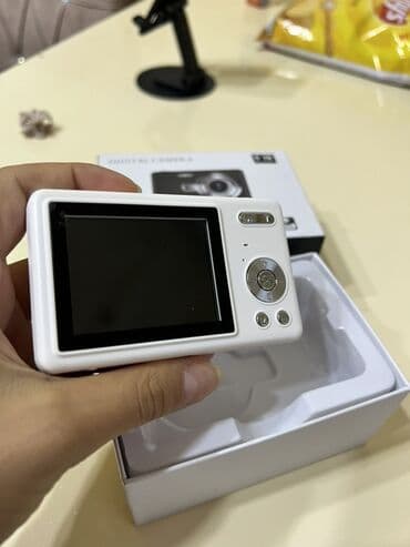 фотоаппарат зенит цена продать: Rəqəmsal fotoaparat – kompakt ağ korpus Xüsusiyyətlər: - 4K Mega — 3