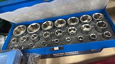 Zolaqlı qutu içində peşəkar ucluq (nasadka) dəsti. Müxtəlif ölçülü