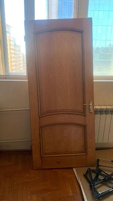 Dekorativ divar panelləri: Qonaq otağı üçün İşlənmiş Otaq qapısı Plintus ilə, Zəmanətsiz, Ünvandan götürmə — 1