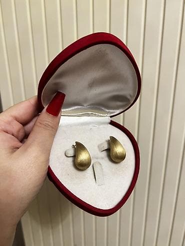 qızıl sırqalar: Dəstə daxildir: Sırğa, Sarı qızıl, 585 Əyar, 4 g — 1