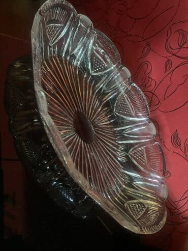 meyvə qablari: Хрустальная лодочка Şəffaf billurdan hazırlanmış bu oval qab, meyvə — 2
