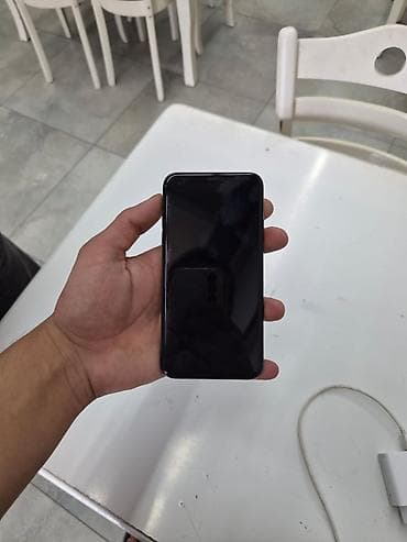 11: IPhone 11 Pro, Space Gray, Face ID — 2