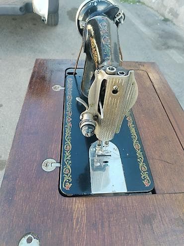 İncəsənət və kolleksiyalar: Mexaniki tikiş maşını və inteqrə olunmuş taxta stol - Klassik, ayaq — 9