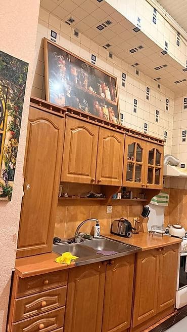 Mətbəx mebeli təxmini 2 mert, normal vəziyyətdə Üstündə moyka