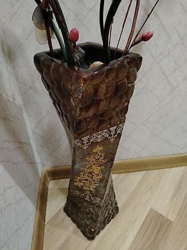 Vazalar: Bir vaza, Keramika — 2