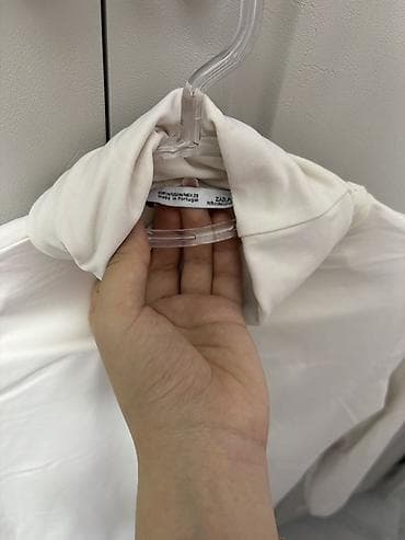 пальто zara: Zara qadın köynəyi – ağ rəng, boğazlı (turtleneck) model. - Uzunqollu — 1