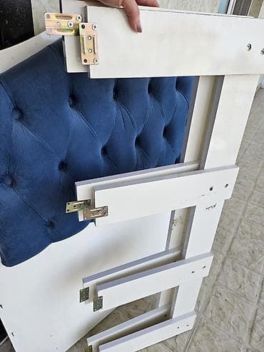 yastıq: Mavi məxməri kapitone başlıq – ağ taxta karkasla - Dizayn: Dalğalı — 2