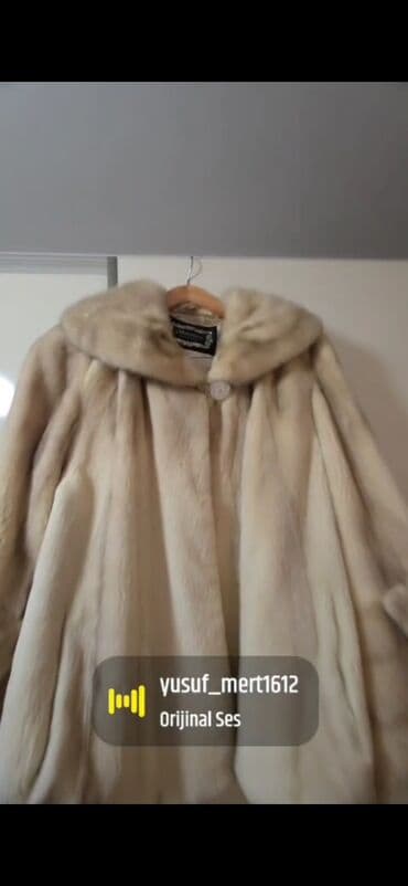 женские шапки из чернобурки: Bej rəngdə qısa xəz paltar - Model: qolları geniş, A-kəsim qısa palto — 4