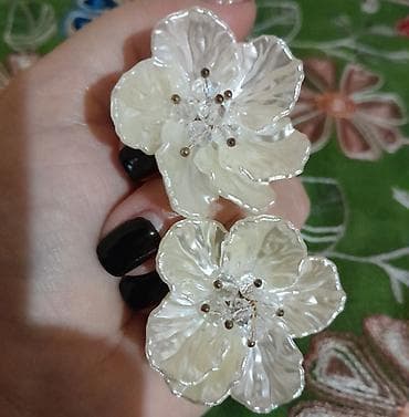 Сумки: Çiçək formalı sırğa yenidir. - Model: iri çiçək formasında, 5 ləçək - — 2