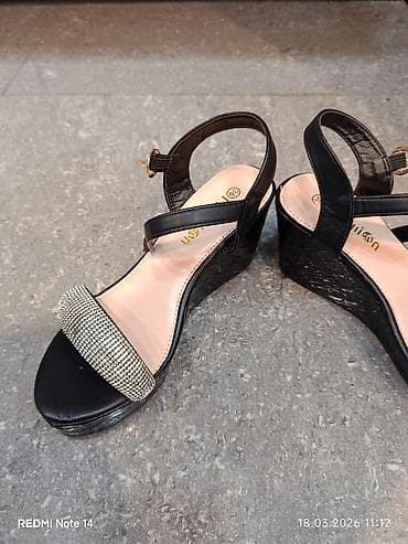 Zəncir qaşlı qadın sandaleti – platformalı - Rəng: qara - Üst hissə