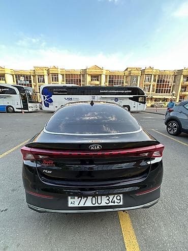 mercedes cls 63: Kia K5: 1.6 l | 2021 il Sedan — 1