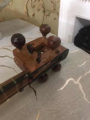 ağ klarnet: Tar – milli simli musiqi aləti - Klassik quruluş: iki hissəli kasası — 2