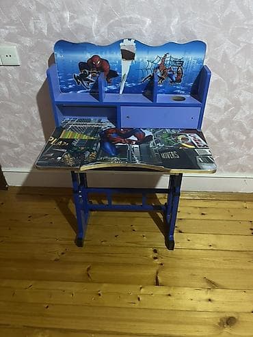 uşağ stolu: Uşaq üçün Spider-Man temalı yazı masası. Masa mavi rəngli karkasa — 1