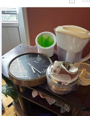 Dəyirmi divar saatı, mətbəx üçün su filtrləmə qabı, tərəvəz