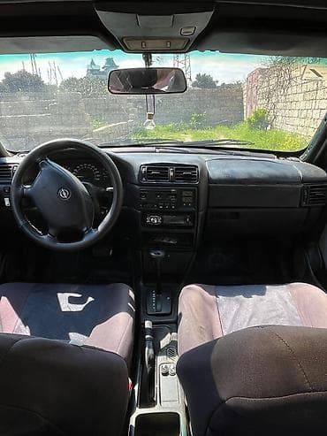 радиатор охлаждения опель вектра б: Opel Vectra A, 4 qapılı sedan, yaşıl rəng. - Kuzov: orijinal Opel — 5