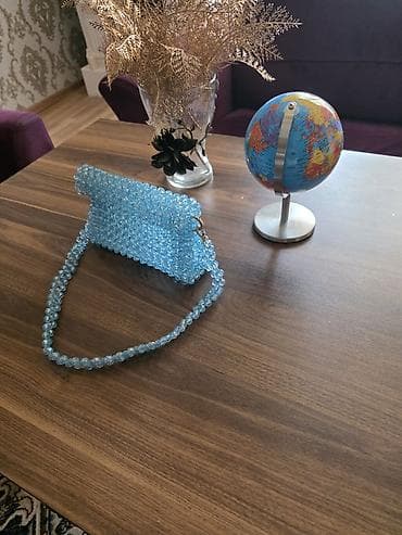 kredit konditsioner: Mavi muncuqdan hazırlanmış çanta - Material: şəffaf, parlaq akril — 1