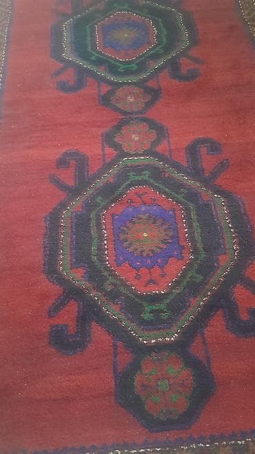 Xalçalar: Əl toxuması xalça - Dizayn: Mərkəzdən ox boyunca düzülmüş böyük — 1