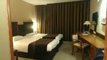 Hostel bir qravat bir gun 10 azn