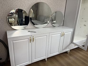 Ağ rəngli qonaq otağı mebel dəsti Hər biri 500 azn Tərkibi: - 4