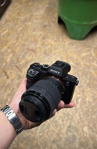 profil şəkilləri: Sony Alpha a7S II (ILCE-7SM2) full-frame güzgüsüz fotoaparat + Sony FE — 1