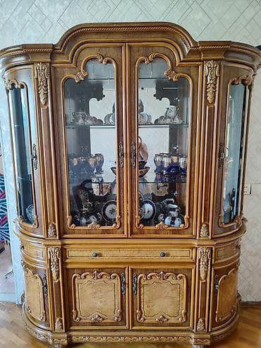 Bufetlər: Klassik üslubda vitrinalı bufet - Material: təbii ağac (şpon və oyma — 1