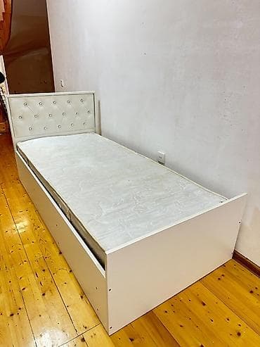 RumiYatağ satılır 90₼ matras daxil baza yoxdu. Ünvan Saray &Rumi — 1