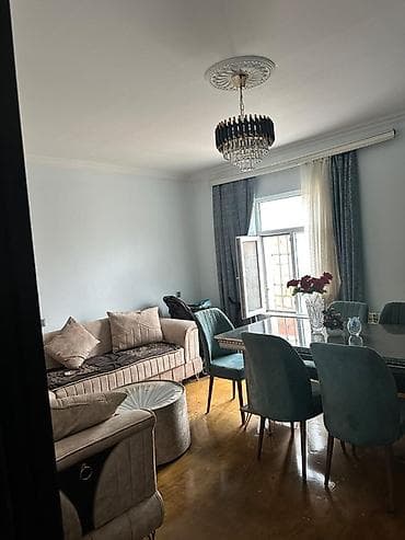 heyet evi bine: 3 otaqlı mənzil – interyer təsviri - Geniş qonaq otağı: Kristal asma — 10