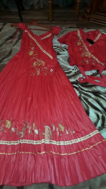 Digər qadın geyimləri: Geyinilmeyib.Olcu 38 — 2