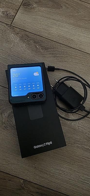 Samsung Galaxy Z Flip 5, 256 GB, rəng - Qara, İki sim kartlı lalafo.az -da Samsung Galaxy Z Flip 5, 256 GB, rəng - Qara, İki sim kartlı