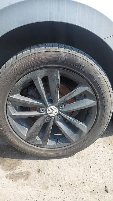 volkswagen golf: Disk tekerle bir yerde satilir. R17 cemi 3 ededdir — 2