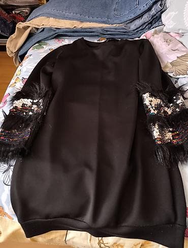 Qara geyim – payet və püskül detallı - Model: oversize kəsimli uzun