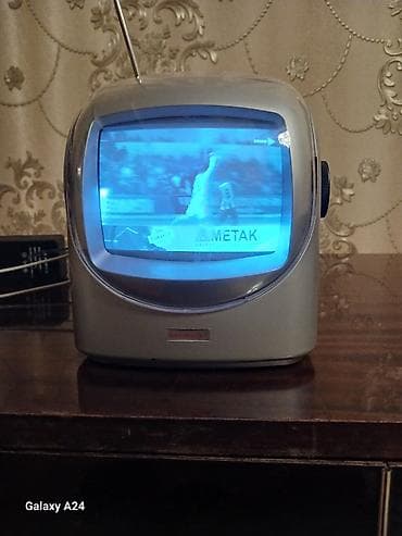 iphone 1 qiymeti: Əla işlək vəziyyətdədir heç bir problemi yoxdur 12 Voltla adapter ilə — 7