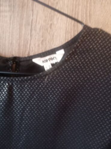 atlas köynəklər: KOTON-dan,qara, qolları tüllü, parıltılı bluz. 42 ölçüdür. Cəmi bir — 1