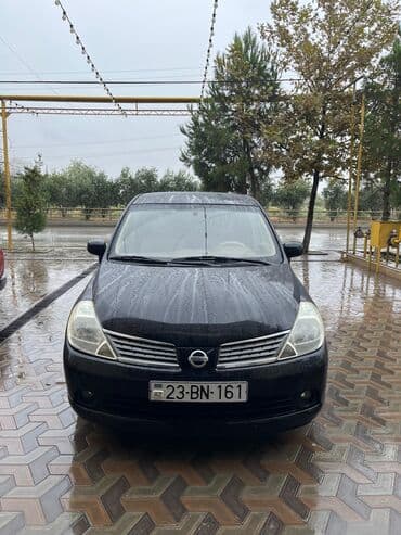 c klass mersedes: Nissan Tiida: 1.8 l | 2007 il Sedan — 1