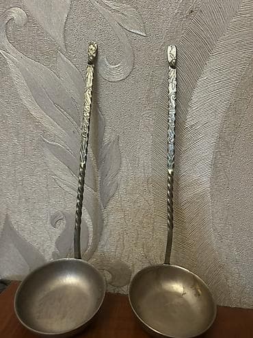 Metaldan hazırlanmış 2 ədəd iri kepçe dəsti. - Material: tökmə metal