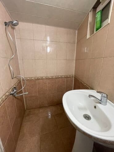 qaxda evlər: Bakı, 20-ci sahə, 3 otaqlı, Köhnə tikili, m. İçərişəhər, 68 kv. m — 24