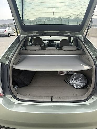 pirus diskleri: Toyota Prius, II nəsil, hibrid liftbek. - Rəng: açıq yaşıl/metallik - — 7