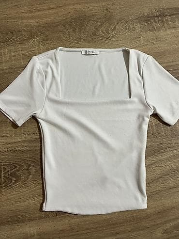 mayka modelleri: Ağ rəngli qadın bluz/köynək - Model: qısaqol, bədənə oturan siluet - — 2