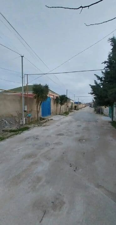 Kirayə evlər: Satılır: həyət evi - Geniş, hasarlı həyət: dəmir darvaza, betonlanmış — 2