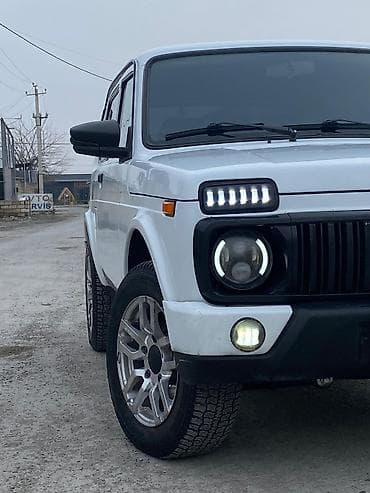 lada vaz niva: Lada Niva (3 qapı, ağ rəng) – off-road üçün klassik və etibarlı SUV — 5